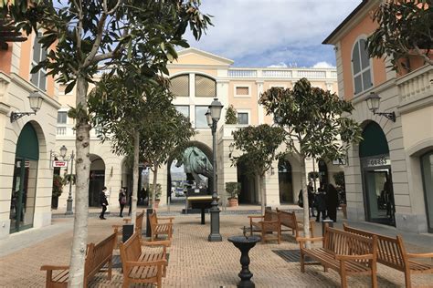 la reggia outlet caserta versace